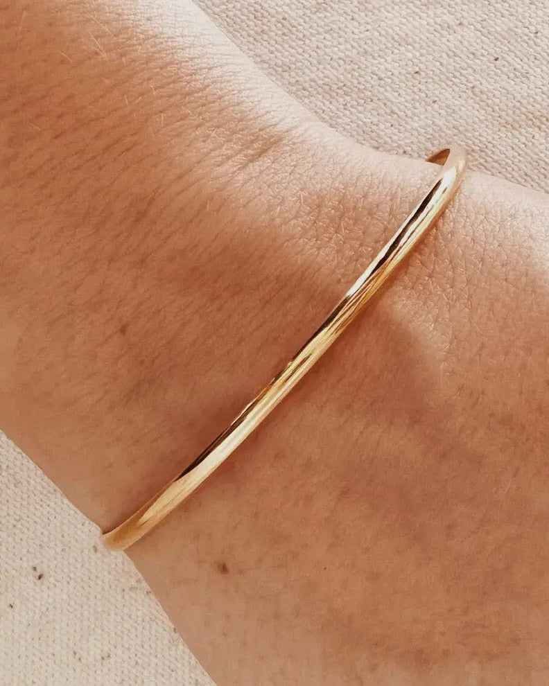 Detail shot of Fine Gold Bangle - IGGI Jewellery everyday piece