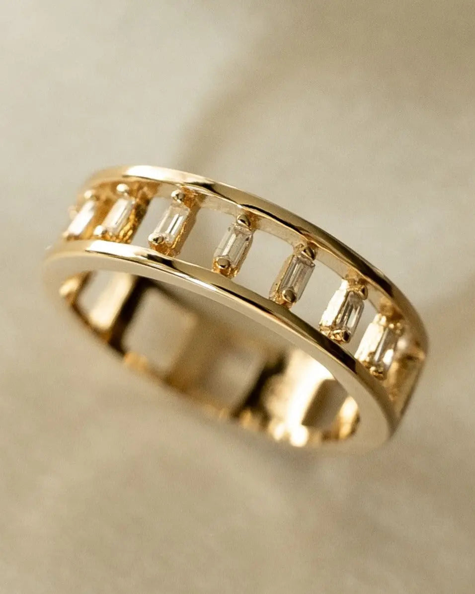 Close-up of Kira Ring on neutral fabric – IGGI Jewellery