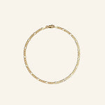 Flat Figaro Chain Bracelet in 18k gold-filled metal, waterproof and hypoallergenic.